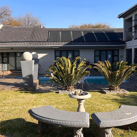 2 Op Terblanche Guesthouse Boksburg Eksteriør bilde