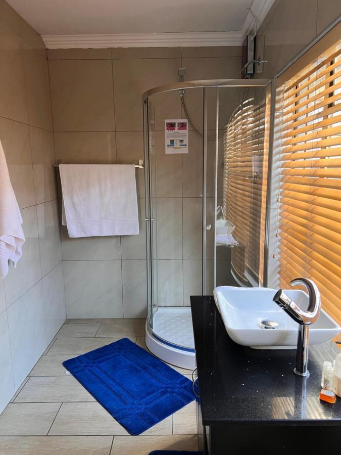 2 Op Terblanche Guesthouse Boksburg Eksteriør bilde